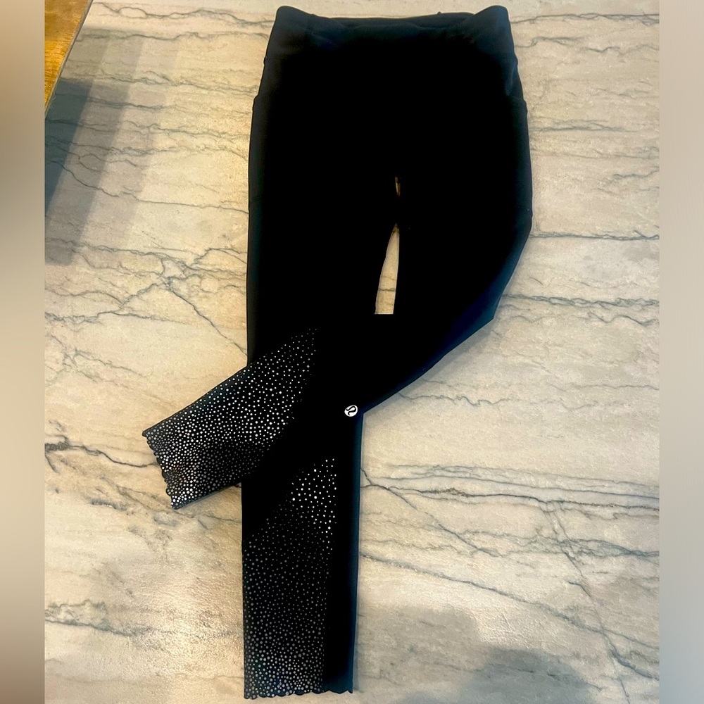 Black Lululemon cropped leggings